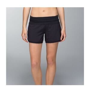Lululemon Groovy Run Short in Black Size 6